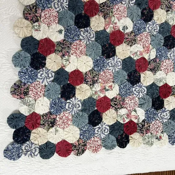 Vintage Handmade Amish Yo Yo Quilt Throw Table Decor Cottagecore 52x62